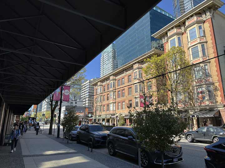 Robson Street Vancouver (Sights & Highlights)