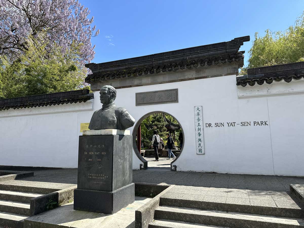 Statue and entrance of Dr. Sun Yat-Sen Park.