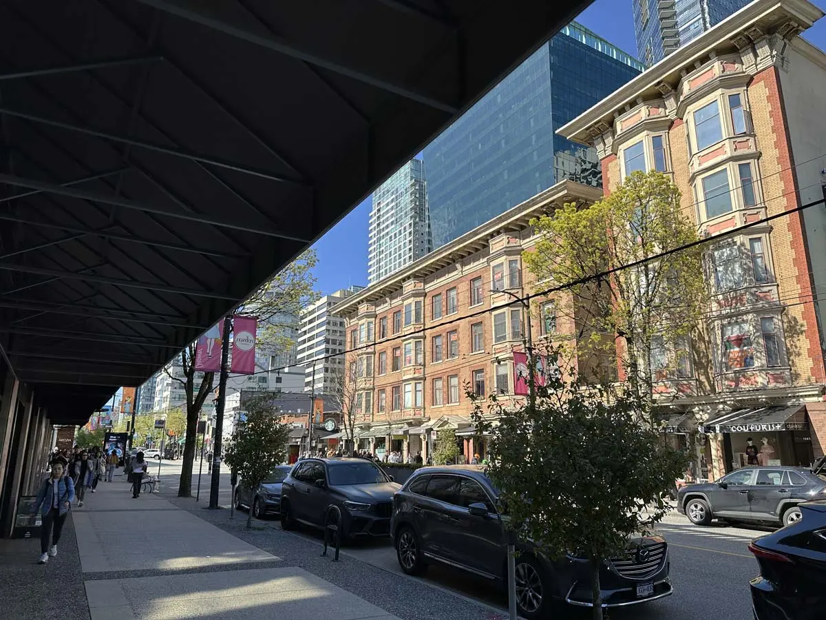 Robson Street Vancouver (Sights & Highlights)