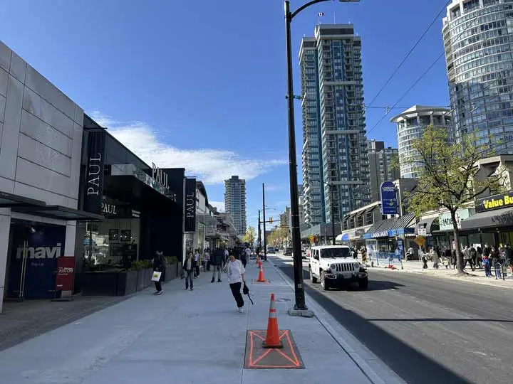 Robson Street Vancouver (Sights & Highlights)