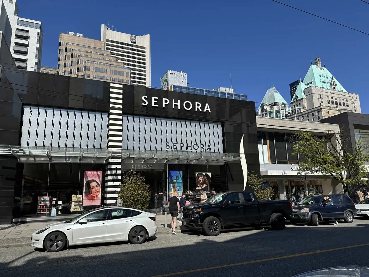 What Famous Brands Are on Robson Street, Vancouver?