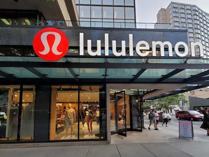 What Famous Brands Are on Robson Street, Vancouver?