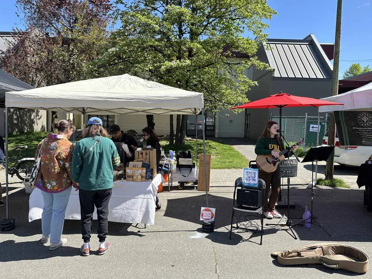 Mount Pleasant Farmers Market (May to Oct, Sun:10am to 2pm)