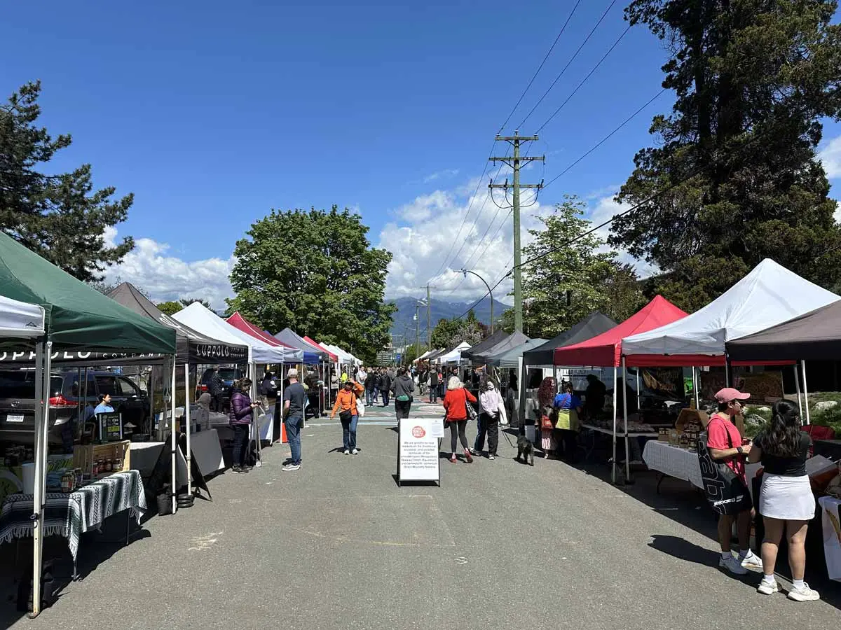 Mount Pleasant Farmers Market (May to Oct, Sun:10am to 2pm)