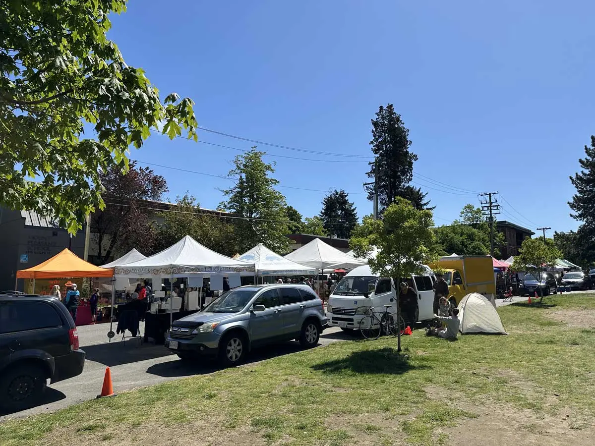 Mount Pleasant Farmers Market (May to Oct, Sun:10am to 2pm)